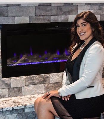 Portrait of Eva Gutierrez, Residential Real Estate Professional.